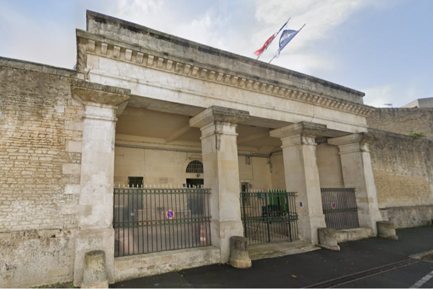 Rochefort : ils ont tenté de lancer des colis au-dessus de la maison d'arrêt, deux jeunes interpellés par la police.